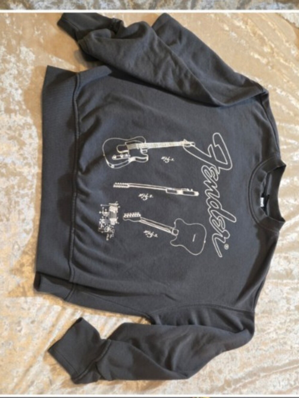 Fender Women’s XS Black Graphic Sweatshirt Guitar Logo Pullover